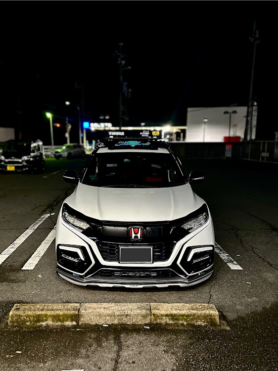 ヴェゼルの蓄光アイシャドウ・愛車の表情・気分転換は大事・蓄光ブルー・夏休みの宿題に関するカスタム事例の投稿画像3枚目