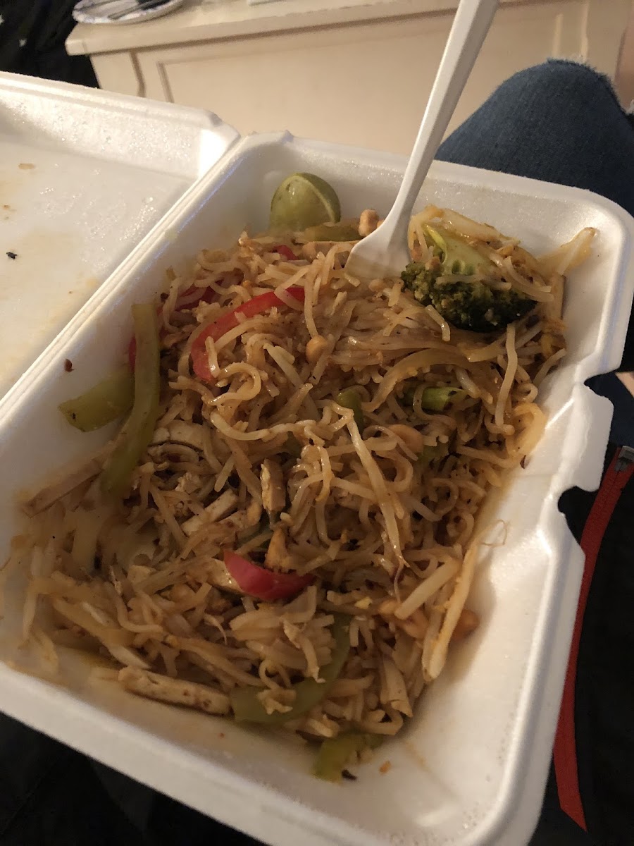 Spicy veggie pad Thai