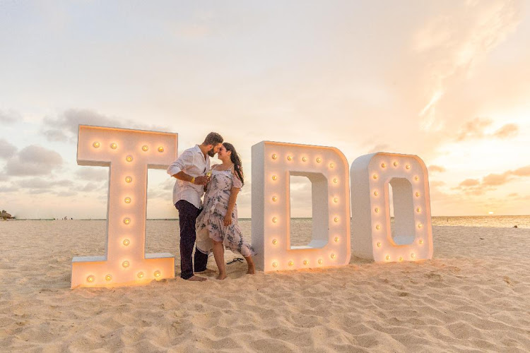 Say "I do" all over again in amorous Aruba