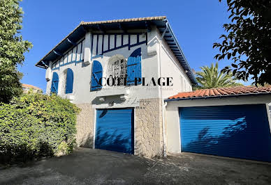 Maison avec piscine et terrasse 19