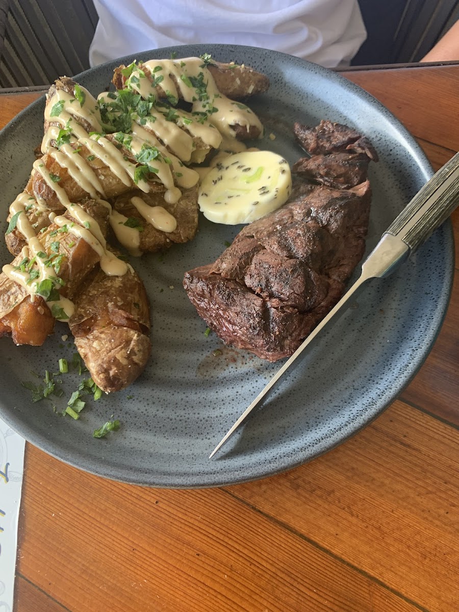 8OZ. HANGER STEAK   GARLIC PARMESAN POTATOES Grass-fed Black Angus Beef Garlic Parmesan Fingerling Potatoes Seasoned Compound Butter  Smoked Garlic Aioli