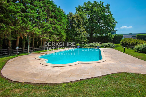 Villa with pool and terrace 3