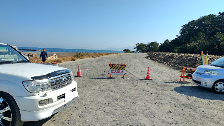 ランドクルーザー100のランクル・ローダウンSUV・大口径ホイール・海・富士山に関するカスタム事例の投稿画像5枚目
