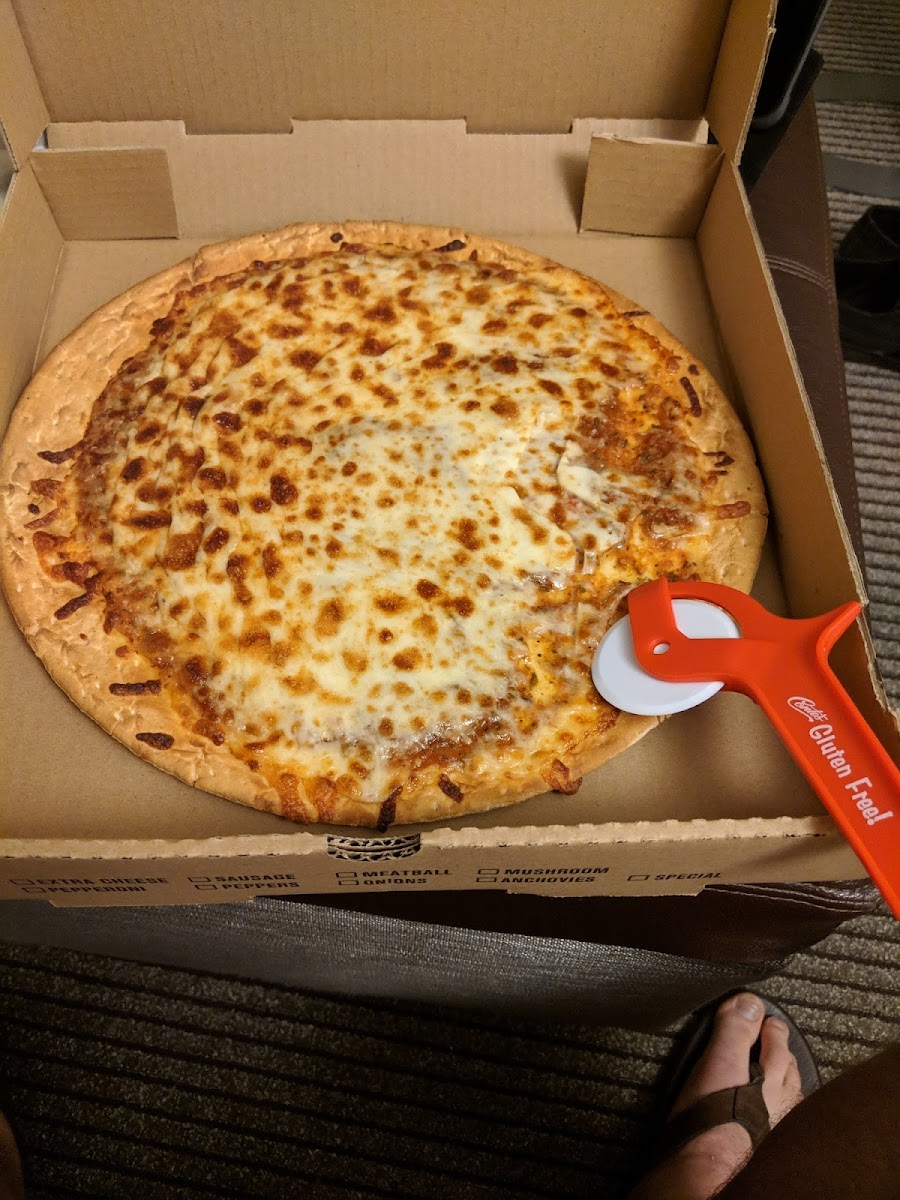 Pleasantly surprised to get a pizza slicer w my delivery order :)