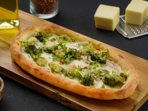 Broccoli Babycorn Garlic Bread