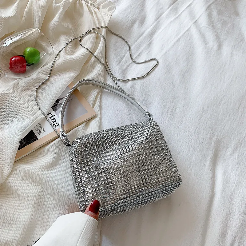 Dames handtas met strass en ketting Nieuwe mode Handtas voor dames Elegant en modieus Perfect voor avondjes uit of dagelijks gebruik
