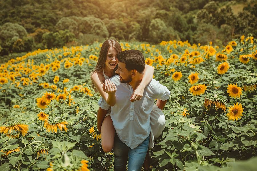 Fotografo di matrimoni Juliano Dos Anjos (julianoanjos). Foto del 6 maggio 2020