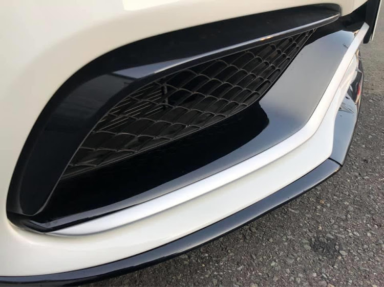 CクラスのAMG・ラッピング・メルセデス・ベンツに関するカスタム事例の投稿画像4枚目