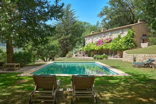 Villa avec piscine et jardin 1