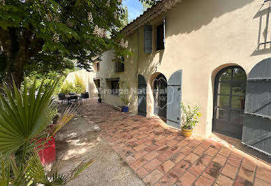 Maison avec terrasse 1