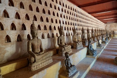 Buddhastatuen im Sisaket Tempel.