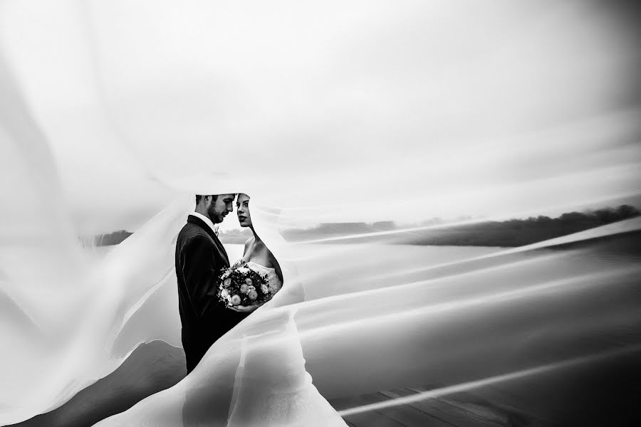 शादी का फोटोग्राफर Elena Metelica (elenandroma)। अप्रैल 24 2017 का फोटो