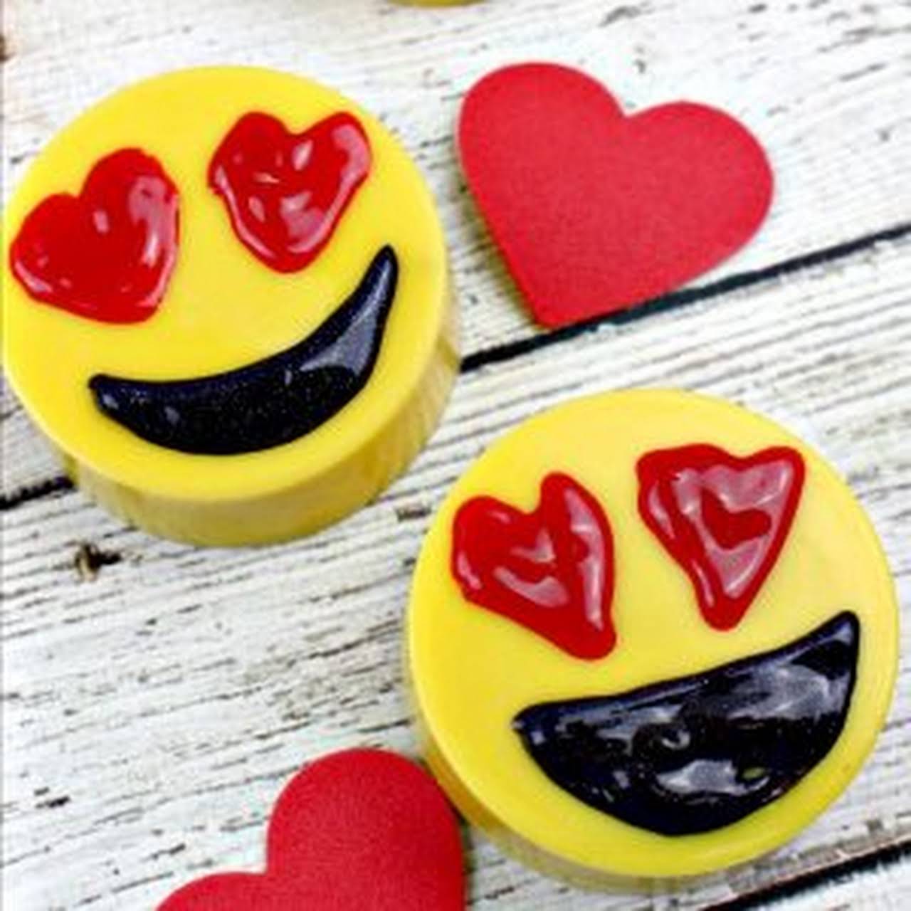 How to make Emoji Chocolate Covered Oreos