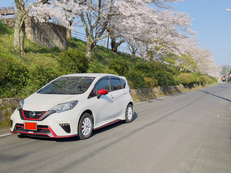 ノートの日産・NISSAN・ノートニスモ・ノートe-POWER NISMO・桜とコラボに関するカスタム事例の投稿画像5枚目