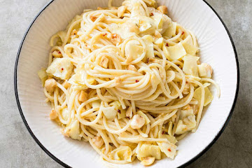 Spaghetti with Artichokes and Hazelnuts