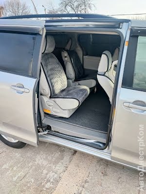 продам авто Toyota Sienna Sienna III фото 4