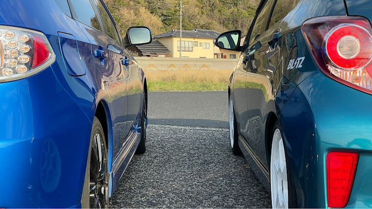 ヴィッツのヴィッツNCP131 RS・白ホイ・インプレッサハッチバック・青ボディーに関するカスタム事例の投稿画像5枚目