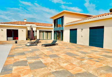 House with pool and terrace 4