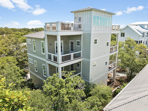 Seaside house with pool and garden 2