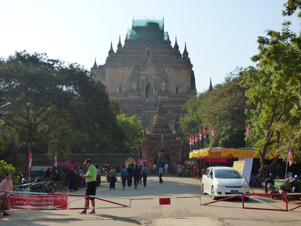 Bagan - htilominlo temple