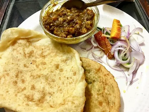 Paneer Bhature With Chole + Gulab Jamun [1 Pc]