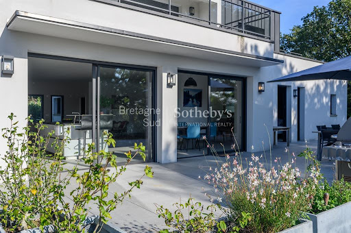 Seaside house with terrace 2