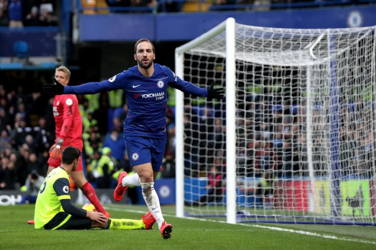 Chelsea, Juventus of AS Roma? Broer en makelaar schept duidelijkheid over toekomst Higuain