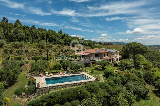 Villa avec piscine et terrasse 1