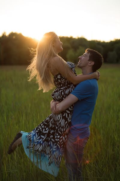 Fotógrafo de casamento Aleksandra Sharova (vnebesolnce). Foto de 29 de julho 2015