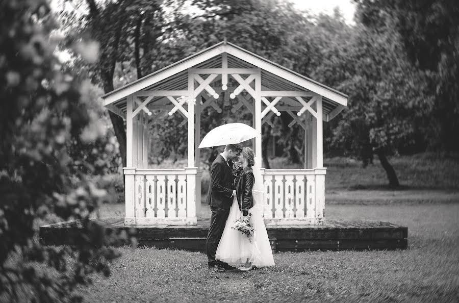 Fotógrafo de casamento Yuliya Burdakova (juliburdakova). Foto de 13 de junho 2021