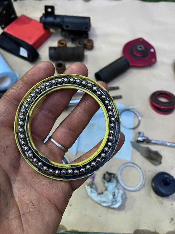 セレナの車高調売ります・BLITZ DAMPER ZZ-R・c25・c26・c27に関するカスタム事例の投稿画像3枚目