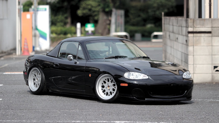 ロードスターのホイール交換・DIY・車高調整・タイヤ交換・ロードスター に関するカスタム事例の投稿画像1枚目