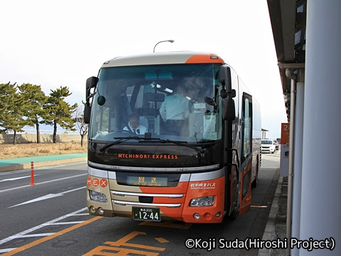 岩手県北自動車南部支社「MEX青森」　1244　終点青森港フェリーターミナル到着