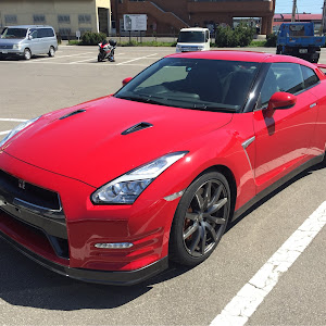 NISSAN GT-R