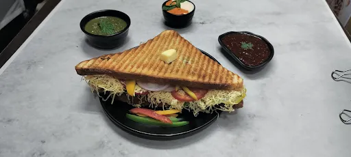 Chicken Tikka Cheese Grilled Sandwich