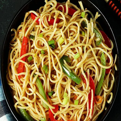 Veg Hakka Noodles(Half)