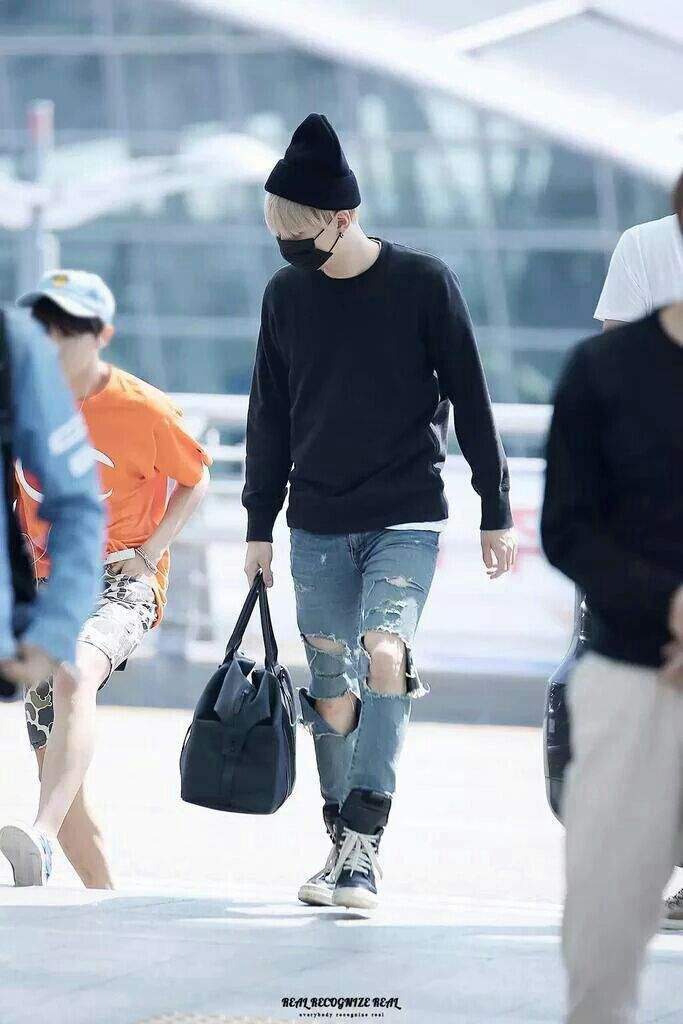 10+ Times BTS's J-Hope Proved He's The King Of Airport Fashion - Koreaboo