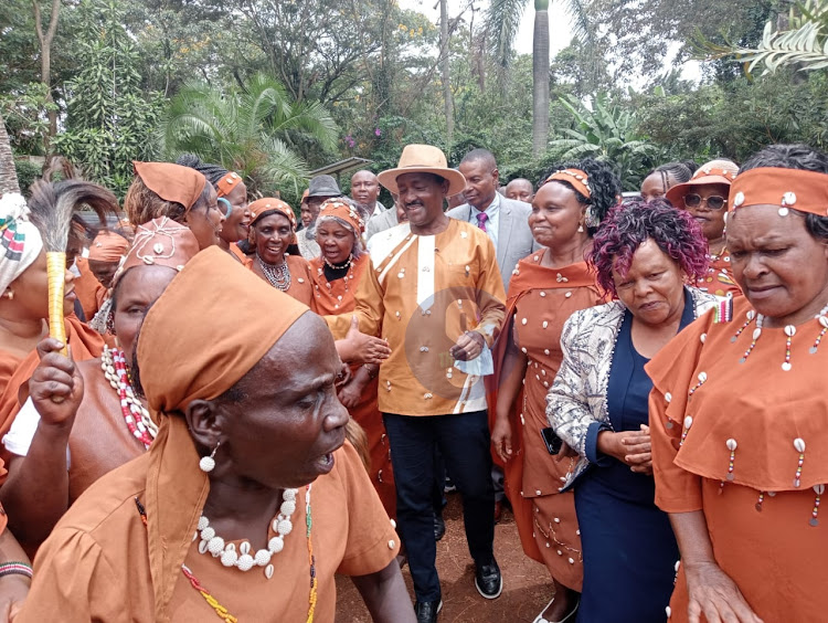 Wiper leader Kalonzo Musyoka arrives in Ruaka to meet the Kikuyu and Kamba elders on April 4, 2024.