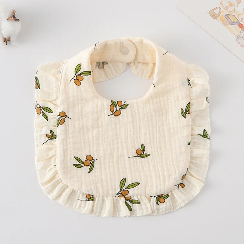 Baby slab met ruches van bedrukte katoenen gaas en kant, zacht en absorberend, ideaal voor voeding en doorkomende tandjes.