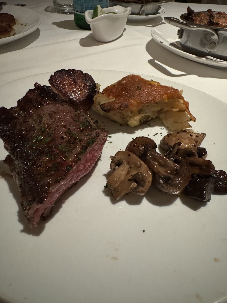 Sirloin, scallops, flemings potaotws and sauteed mushrooms