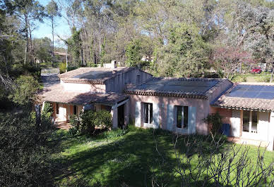 Maison avec piscine et jardin 14