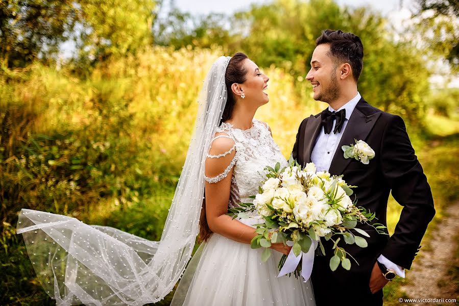 Fotógrafo de casamento Victor Darii (id238093491). Foto de 6 de agosto 2018