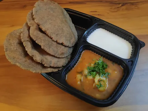 Kutto Poori With Sabzi And Dahi