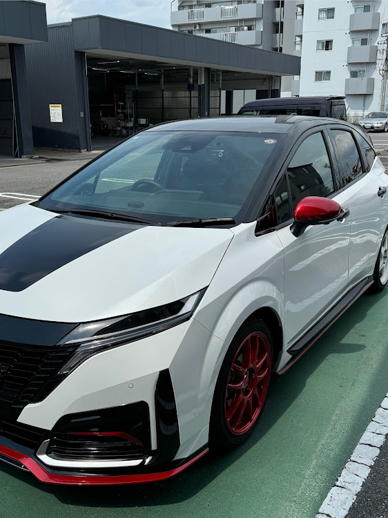ノート オーラのBUSOU・お殿様・インパル・土日はよろしくお願いしますに関するカスタム事例の投稿画像1枚目
