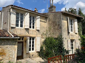 maison à Saint-Jean-d'Angély (17)