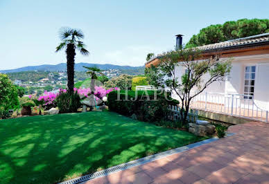 Maison avec piscine et terrasse 11