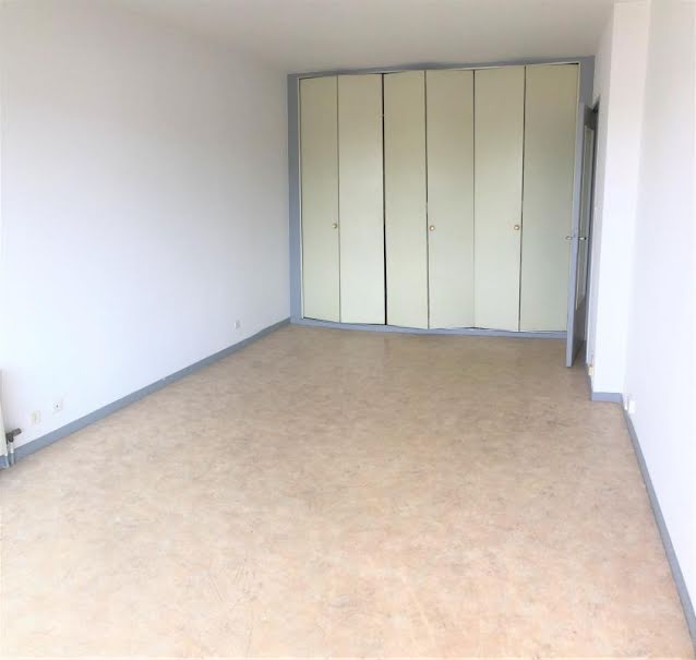 Location  appartement 1 pièce 28 m² à Limoges (87000), 395 €