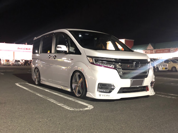ステップワゴンの中将よもぎ餅・スタッドレス・レア色に関するカスタム事例の投稿画像1枚目