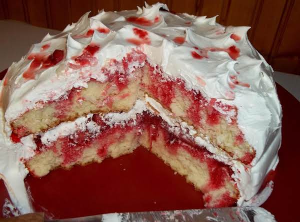 Strawberry Poke Cake_image