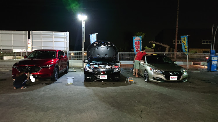 アコードの親子洗車・洗車コラボ・スマホ充電・エンジンルームコーティングに関するカスタム事例の投稿画像2枚目